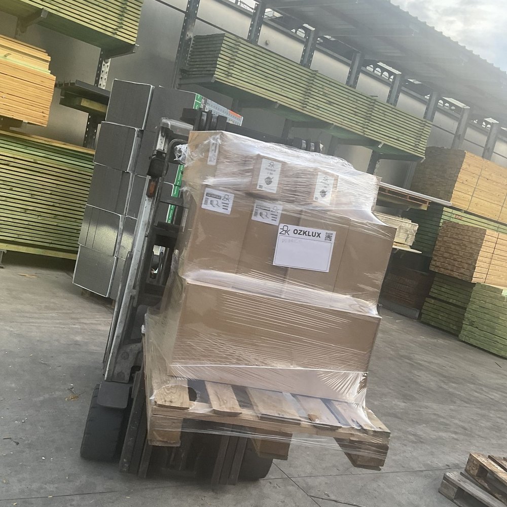 Le dépôt OZK à Herstal, palettes et planches en stock